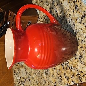Le Creuset pitcher 2 quart